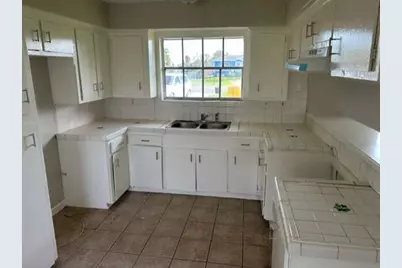 306 Tennyson Street, San Leon, TX 77539 - Photo 5