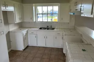 306 Tennyson St, San Leon, TX 77539 - Photo 5