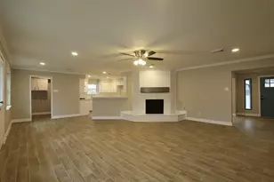 511 Rosewood Dr, Shenandoah, TX 77381 - Photo 5