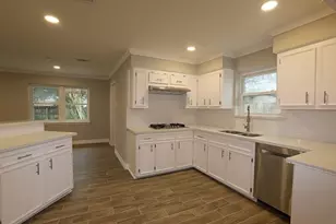 511 Rosewood Dr, Shenandoah, TX 77381 - Photo 13