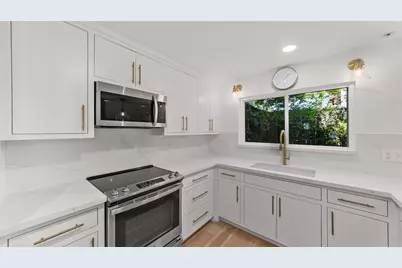 1914 Augusta Drive #16, Houston, TX 77057 - Photo 11