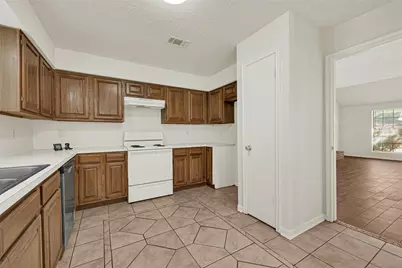 4910 Brownfields Court, Houston, TX 77066 - Photo 9