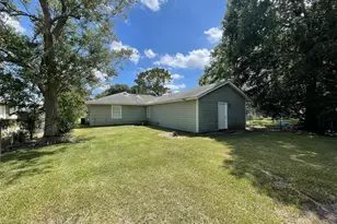 1241 Chevy Chase St, Angleton, TX 77515 - Photo 15
