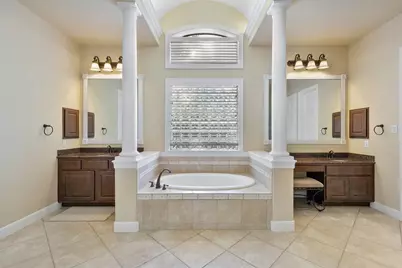 6014 Shady Alcove Court, Kingwood, TX 77345 - Photo 17