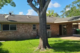 2034 Western Village Ln, Houston, TX 77043 - Photo 3