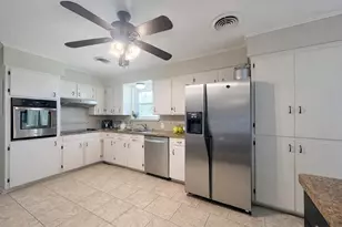 509 Light St, Anahuac, TX 77514 - Photo 7