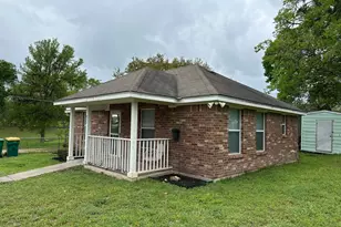 833 E Camp St, La Grange, TX 78945 - Photo 17