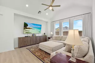 11915 S Pavillion Dr, Mont Belvieu, TX 77523 - Photo 5