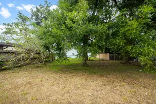1720 W Sidnor St, Alvin, TX 77511 - Photo 19