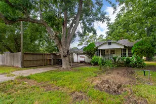 1720 W Sidnor St, Alvin, TX 77511 - Photo 5