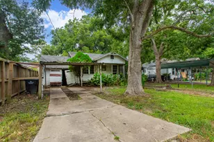 1720 W Sidnor St, Alvin, TX 77511 - Photo 3