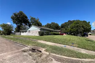 13026 Glenwyck St, Houston, TX 77045 - Photo 3