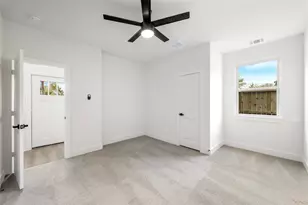 947 Green Meadow St, Houston, TX 77091 - Photo 9