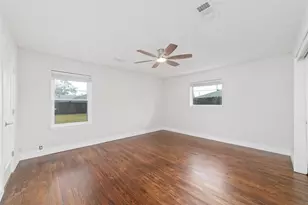 10206 Oak Point Dr, Houston, TX 77043 - Photo 17