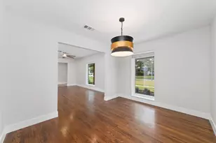 10206 Oak Point Dr, Houston, TX 77043 - Photo 15