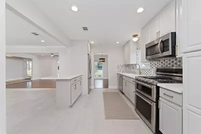 10206 Oakpoint Drive, Houston, TX 77043 - Photo 13