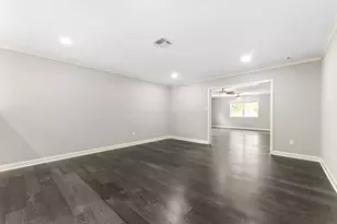 12219 Wessex Dr, Houston, TX 77089 - Photo 11