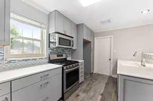 12219 Wessex Dr, Houston, TX 77089 - Photo 9