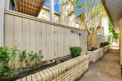 9433 Pagewood Lane, Houston, TX 77063 - Photo 33