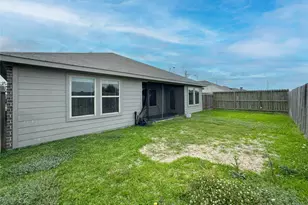 8203 Tamarind Ln, Baytown, TX 77521 - Photo 21