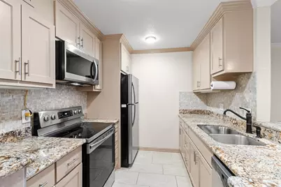4635 Wild Indigo Street #512, Houston, TX 77027 - Photo 11