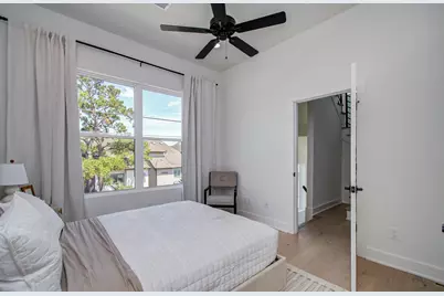 8702 Ojeman Villas Drive, Houston, TX 77055 - Photo 13