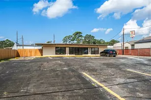 909 Houston St, Conroe, TX 77301 - Photo 1