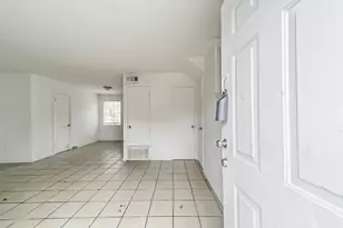 9710 Galaxy St, Houston, TX 77078 - Photo 7