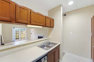8055 Cambridge St, Houston, TX 77054 - Photo 9