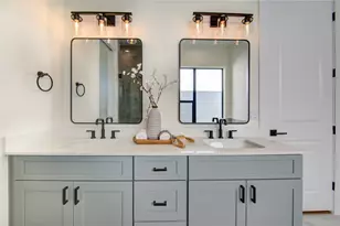 6127 Pacific Frst Dr, Houston, TX 77091 - Photo 35