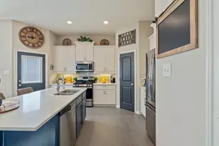 227 Biltmore Loop, Montgomery, TX 77316 - Photo 9