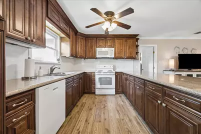 126 Dolphin, Galveston, TX 77550 - Photo 7