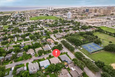 126 Dolphin, Galveston, TX 77550 - Photo 15
