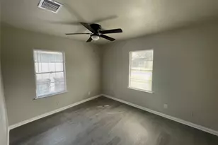 6139 Belcrest St, Houston, TX 77033 - Photo 3