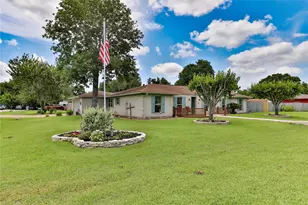 203 Tamarind St, Lake Jackson, TX 77566 - Photo 3