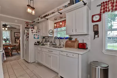 203 Tamarind Street, Lake Jackson, TX 77566 - Photo 13