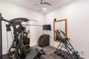 2209 Chenevert St, Houston, TX 77003 - Photo 11