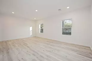 711 W Sidnor St, Alvin, TX 77511 - Photo 33