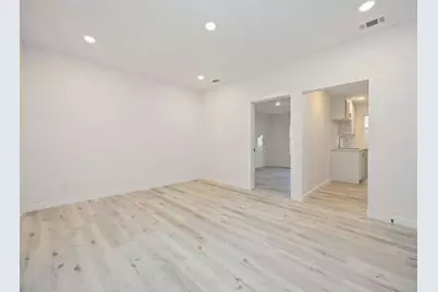 711 W Sidnor Street, Alvin, TX 77511 - Photo 11