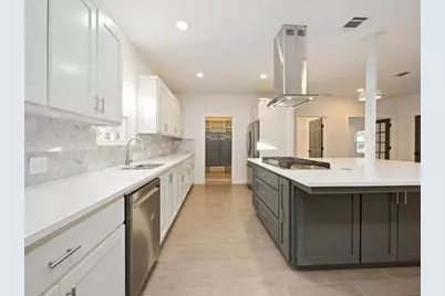 711 W Sidnor Street, Alvin, TX 77511 - Photo 37