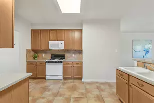 8706 Challis Park Ct, Houston, TX 77040 - Photo 11