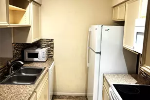 3025 Walnut Bend Ln, Houston, TX 77042 - Photo 7