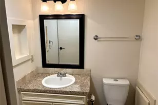 3025 Walnut Bend Ln, Houston, TX 77042 - Photo 15