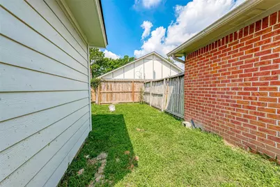 9310 Corner Oaks Ln, Houston, TX 77036 - Photo 35
