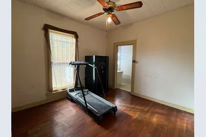 1108 W Park Avenue, Orange, TX 77630 - Photo 9