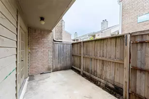 14600 Fonmeadow Dr, Houston, TX 77035 - Photo 23