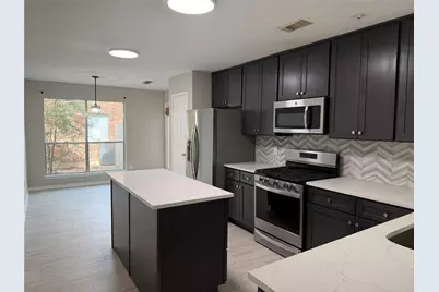 75 E Village Knoll Circle, The Woodlands, TX 77381 - Photo 13