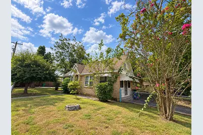 113 W Lobit Street, Baytown, TX 77520 - Photo 5