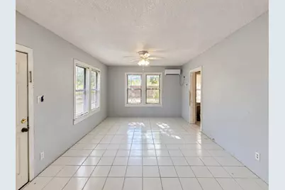 113 W Lobit Street, Baytown, TX 77520 - Photo 11