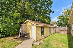 113 W Lobit St, Baytown, TX 77520 - Photo 29